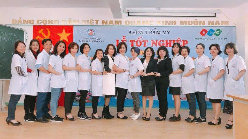 So Sánh Chứng Chỉ Spa và Bằng Trung Cấp: Nên Chọn Cái Nào Cho Tương Lai Ngành Làm Đẹp?